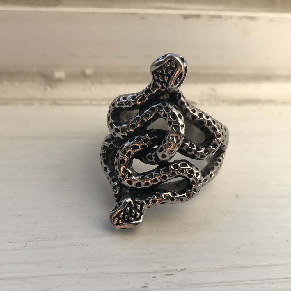 Intertwined Snake Ring 🐍🐍 - Picture 3 of 4